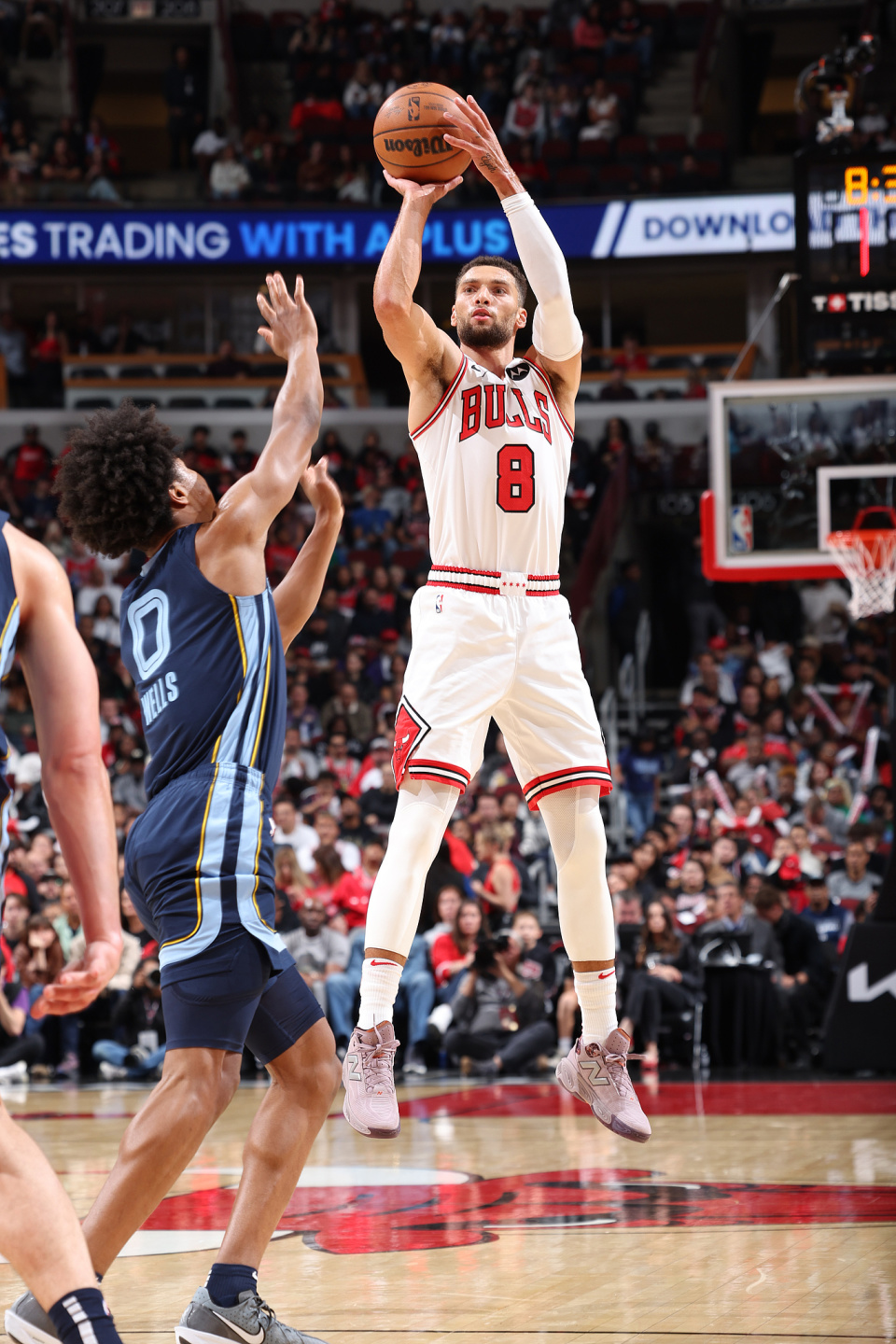 火箭力克灰熊，拉文高光表现