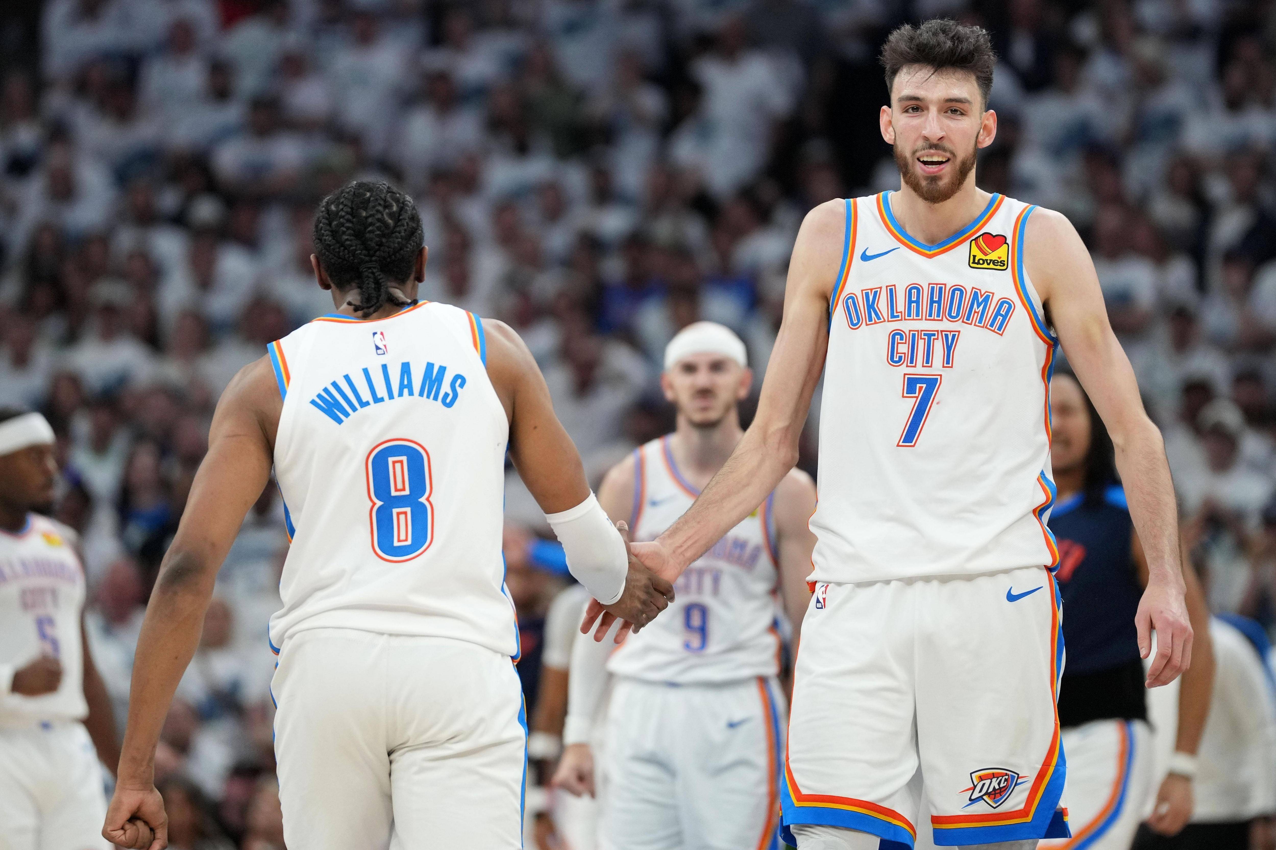 雄鹿翻盘国王，布克刷新纪录