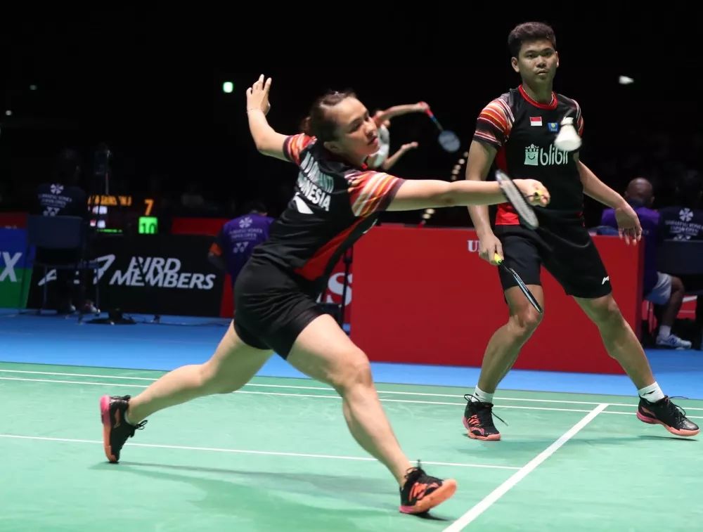 丹麦队逆转印尼队，黄鸭组合统治全场