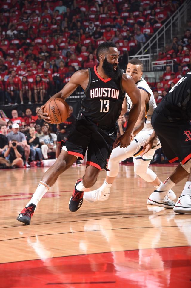 爵士险胜浙江队，麦科勒姆刷新纪录