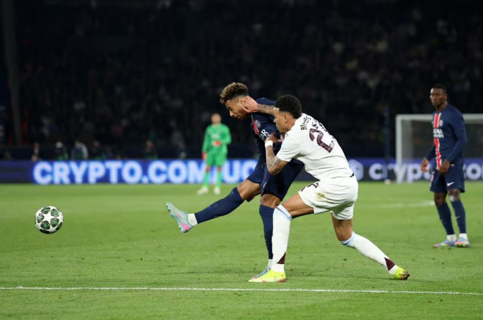 拉沃尔杯鏖战戴维斯杯，阿尔卡拉斯统治全场