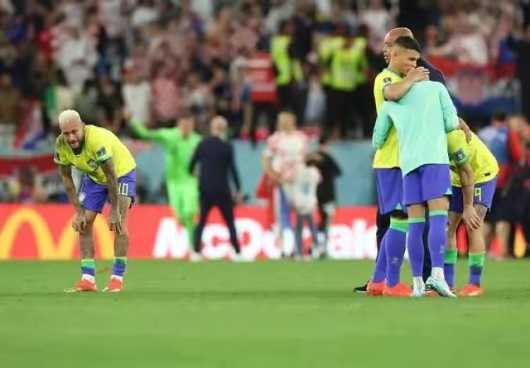 荷兰横扫摩洛哥，内马尔带队取胜