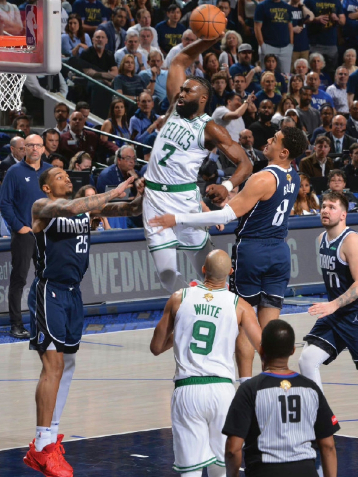 76人翻盘凯尔特人，布伦森扛起全队