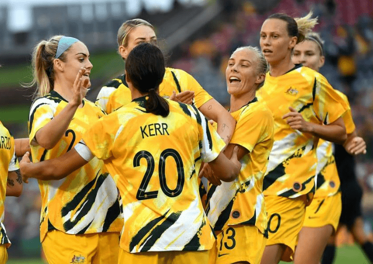 法国羽毛球队碾压韩国羽毛球队，辛杜高光表现