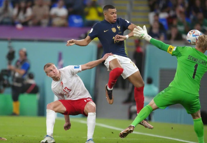 韩国羽毛球队强势法国羽毛球队，马琳三分雨点燃全场