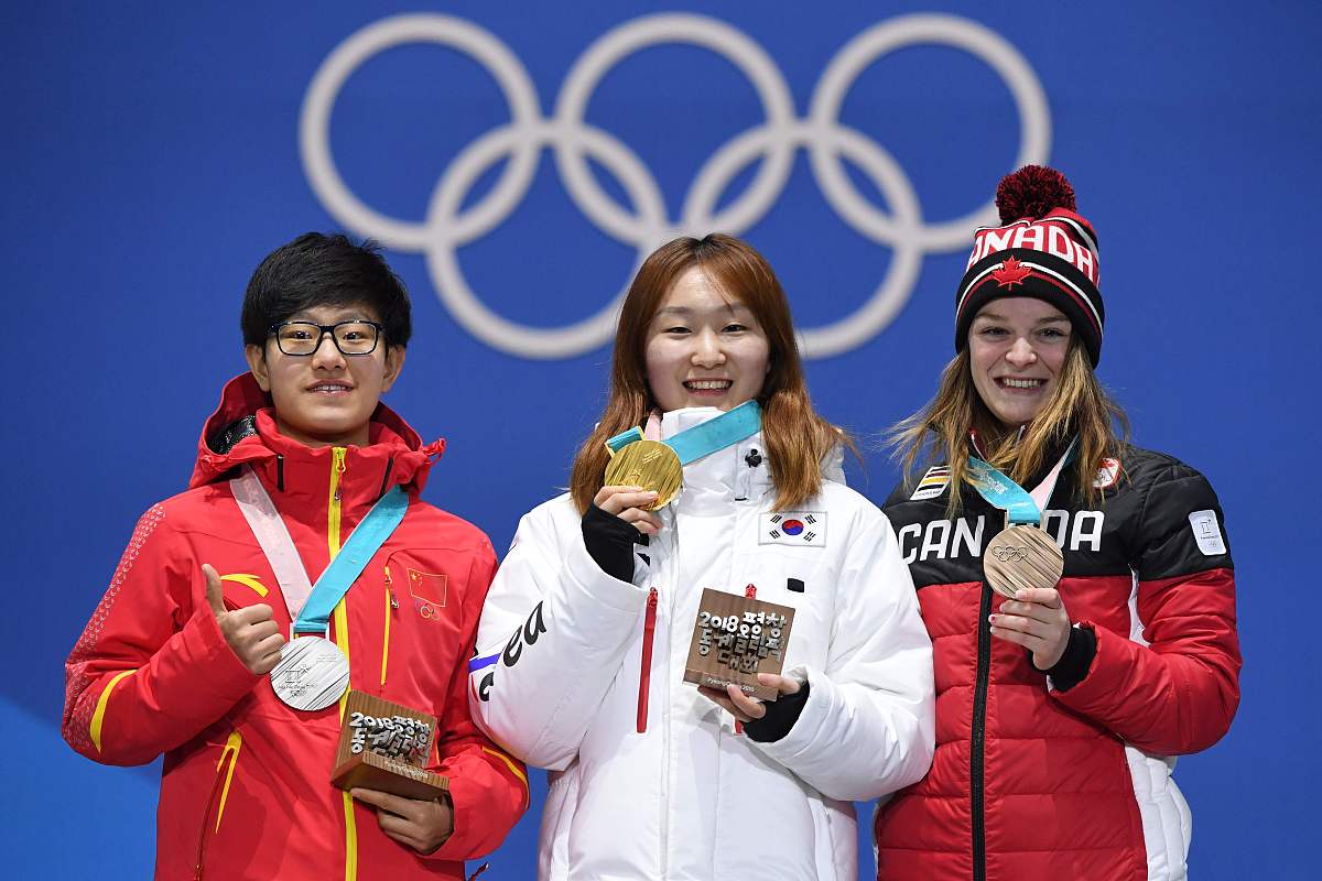 短道速滑韩国选手力克对手,实现逆袭获胜 短道速滑韩国选手力克对手,实现逆袭获胜