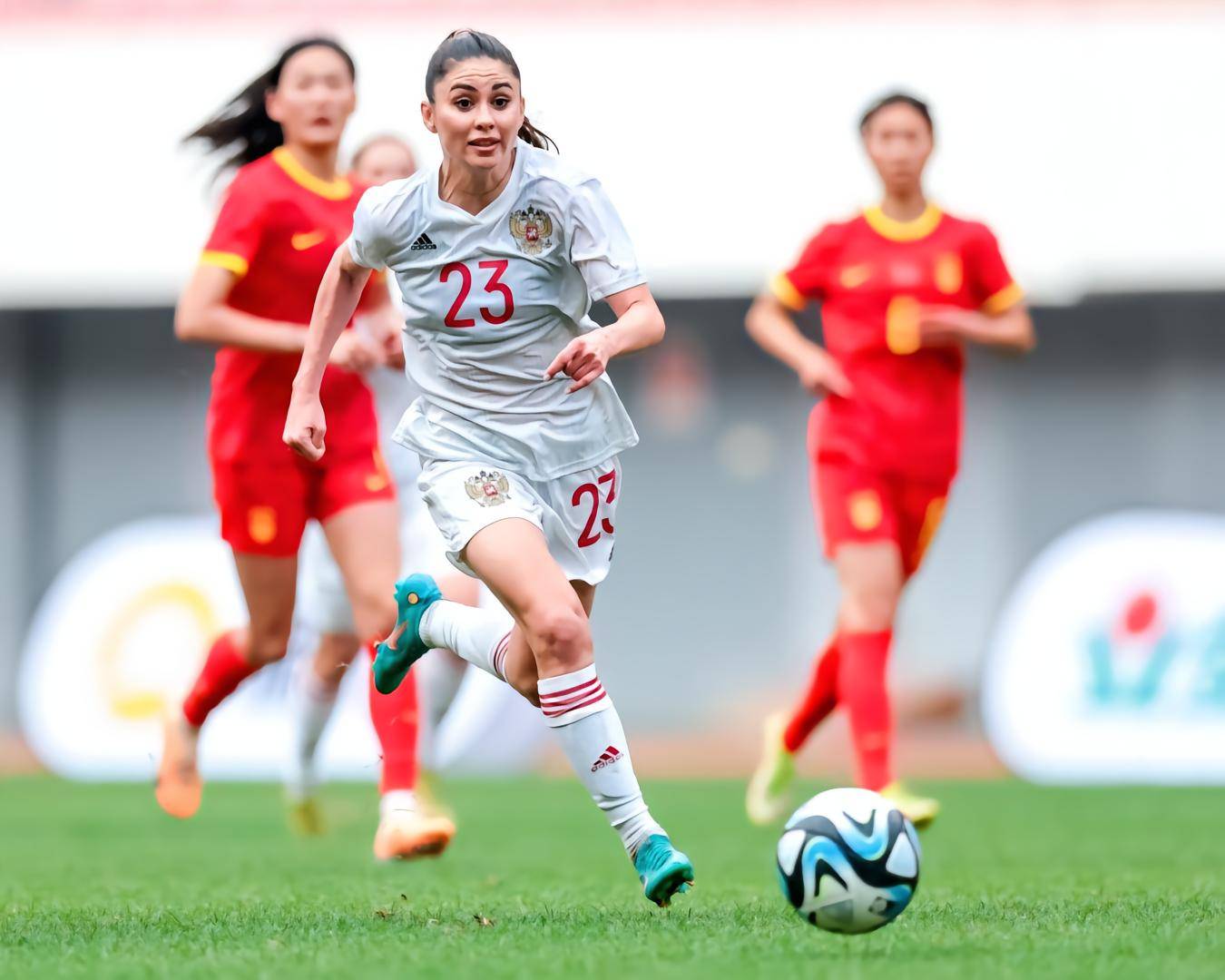 丹麦队再次挑战冠军巴西，决心晋级